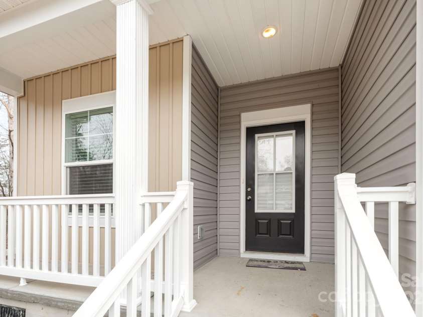 8915 Myra Way, Charlotte, NC 28215.  MLS# CAR4233876, YatesRealty ID 5703. 