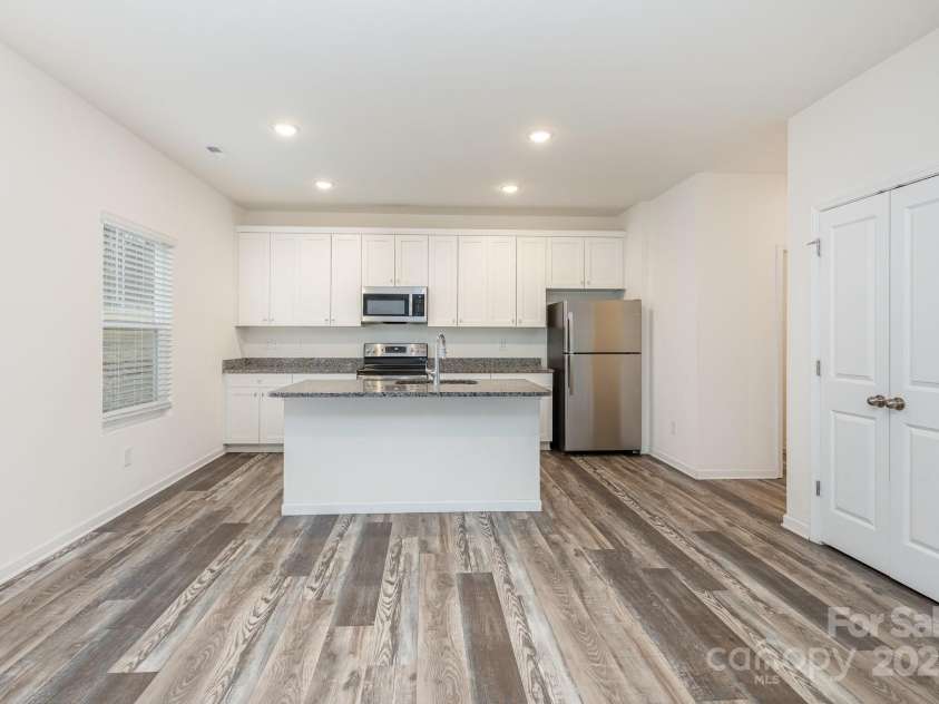 8915 Myra Way, Charlotte, NC 28215.  MLS# CAR4233876, YatesRealty ID 5703. 
