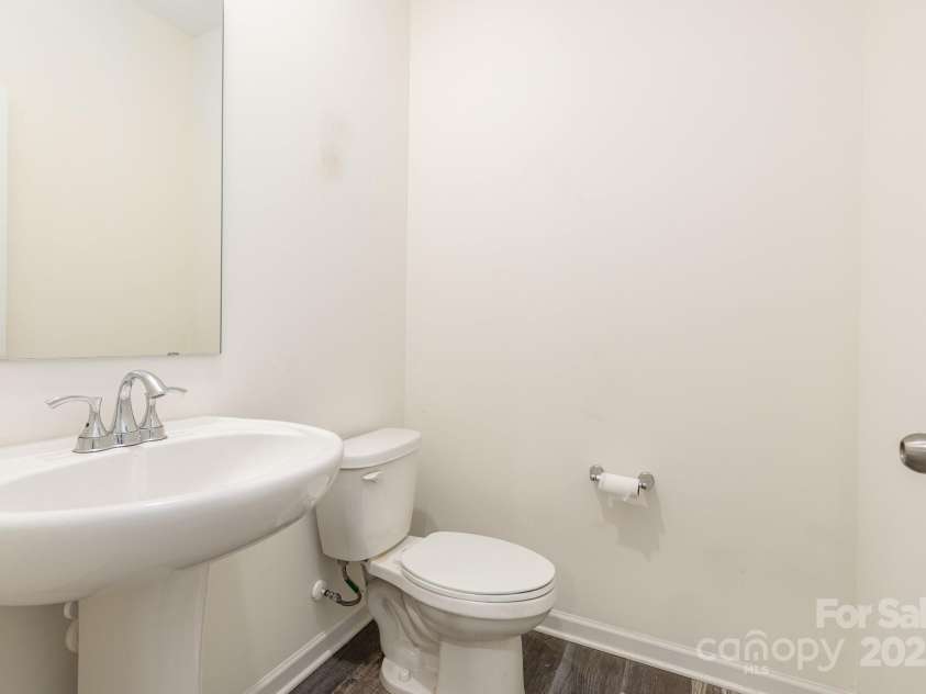 8915 Myra Way, Charlotte, NC 28215.  MLS# CAR4233876, YatesRealty ID 5703. 