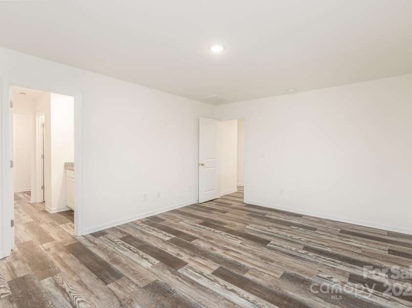 8915 Myra Way, Charlotte, NC 28215.  MLS# CAR4233876, YatesRealty ID 5703. 