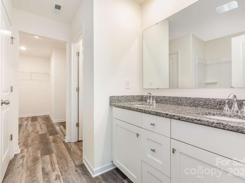 8915 Myra Way, Charlotte, NC 28215.  MLS# CAR4233876, YatesRealty ID 5703. 
