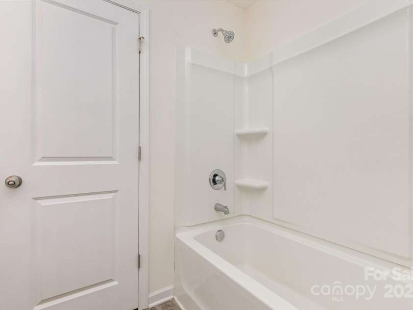 8915 Myra Way, Charlotte, NC 28215.  MLS# CAR4233876, YatesRealty ID 5703. 