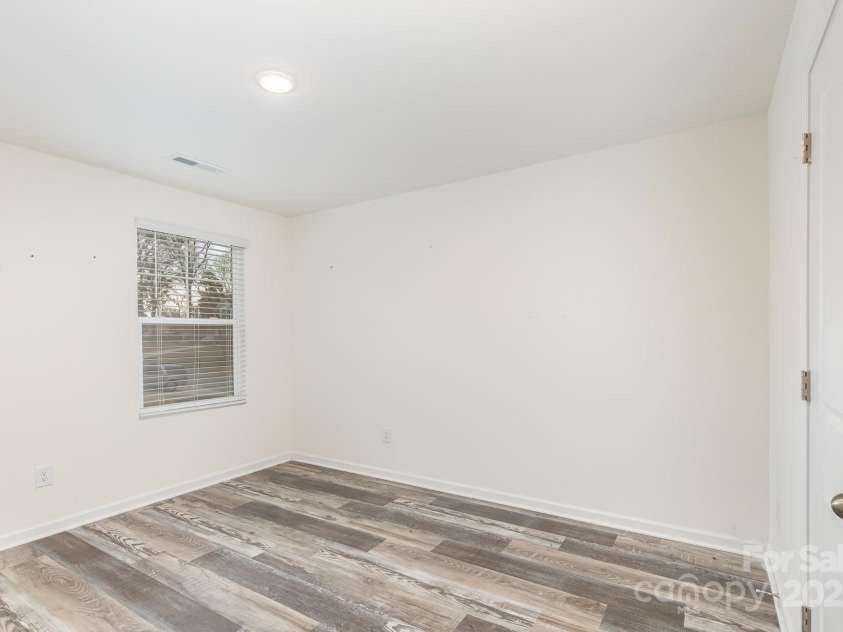 8915 Myra Way, Charlotte, NC 28215.  MLS# CAR4233876, YatesRealty ID 5703. 