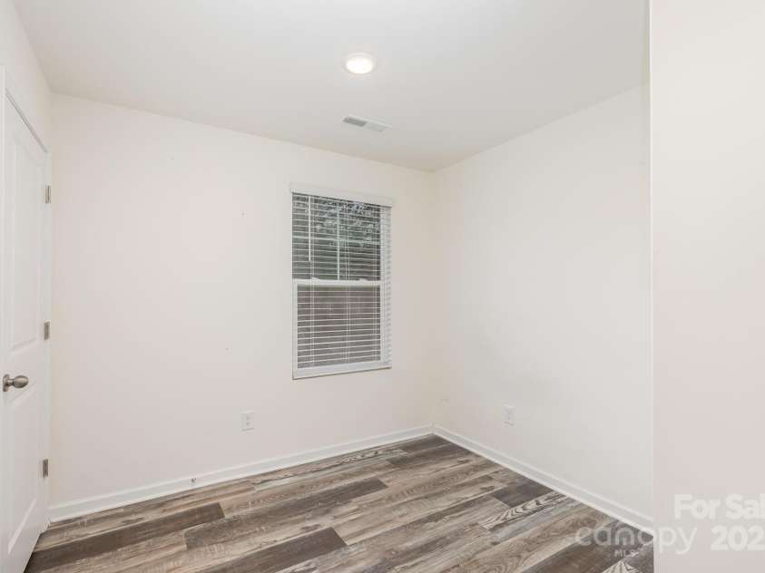 8915 Myra Way, Charlotte, NC 28215.  MLS# CAR4233876, YatesRealty ID 5703. 