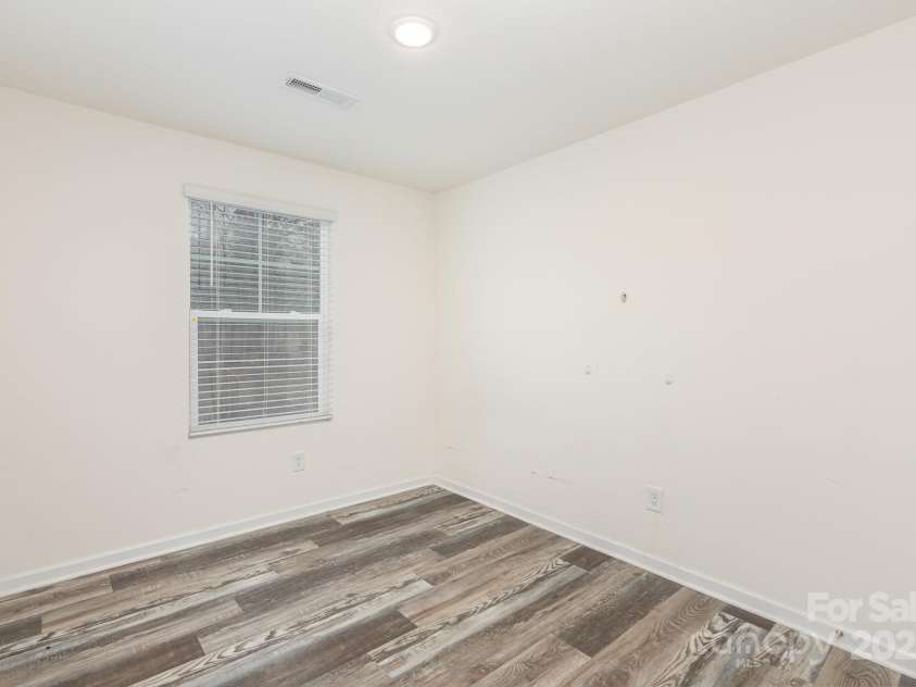 8915 Myra Way, Charlotte, NC 28215.  MLS# CAR4233876, YatesRealty ID 5703. 