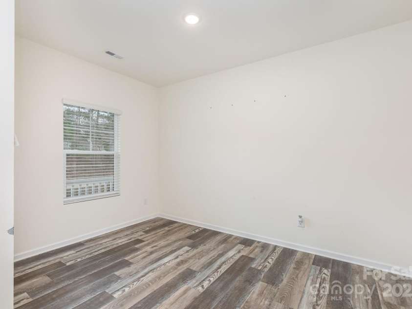 8915 Myra Way, Charlotte, NC 28215.  MLS# CAR4233876, YatesRealty ID 5703. 