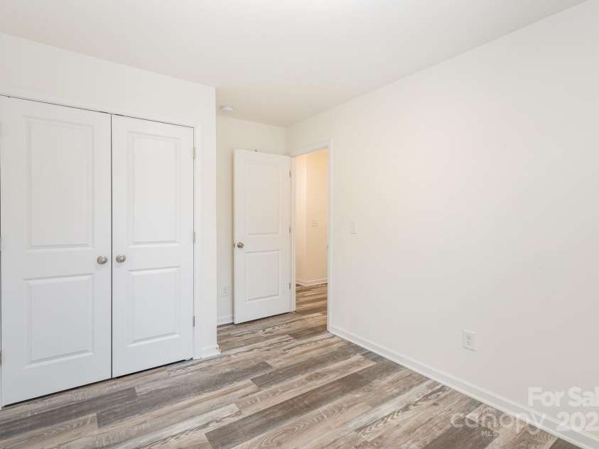 8915 Myra Way, Charlotte, NC 28215.  MLS# CAR4233876, YatesRealty ID 5703. 