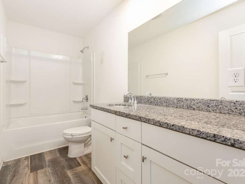 8915 Myra Way, Charlotte, NC 28215.  MLS# CAR4233876, YatesRealty ID 5703. 