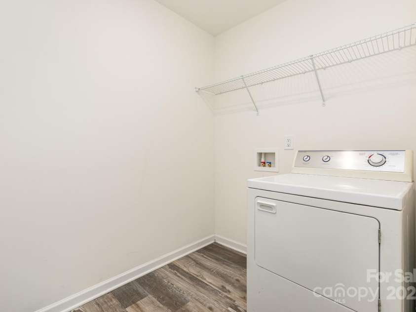 8915 Myra Way, Charlotte, NC 28215.  MLS# CAR4233876, YatesRealty ID 5703. 
