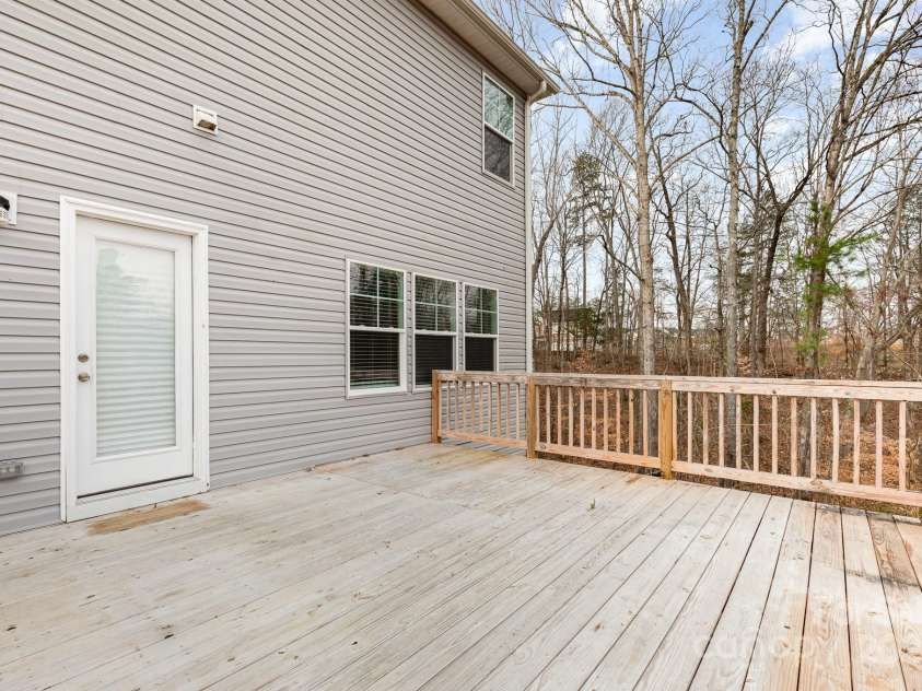 8915 Myra Way, Charlotte, NC 28215.  MLS# CAR4233876, YatesRealty ID 5703. 