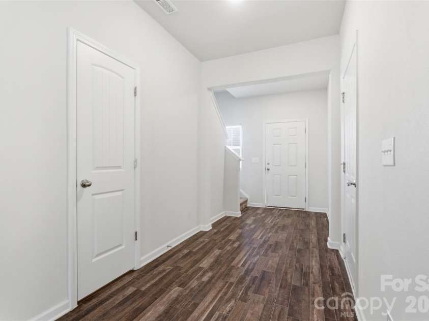5335 Upton Place, Charlotte, NC 28215.  MLS# CAR4434223, YatesRealty ID 57034. 