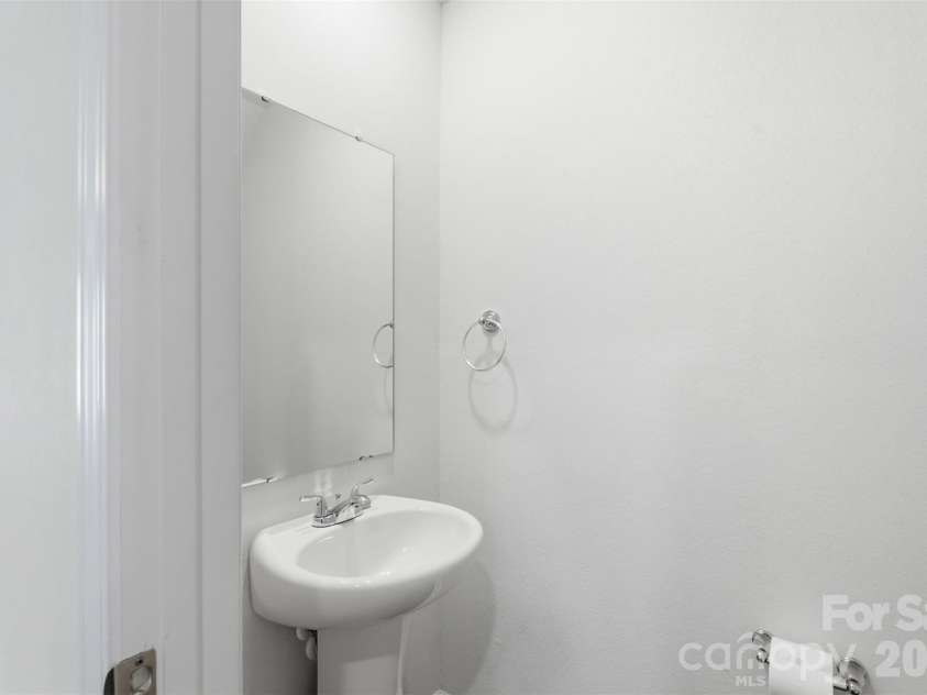 5335 Upton Place, Charlotte, NC 28215.  MLS# CAR4434223, YatesRealty ID 57034. 
