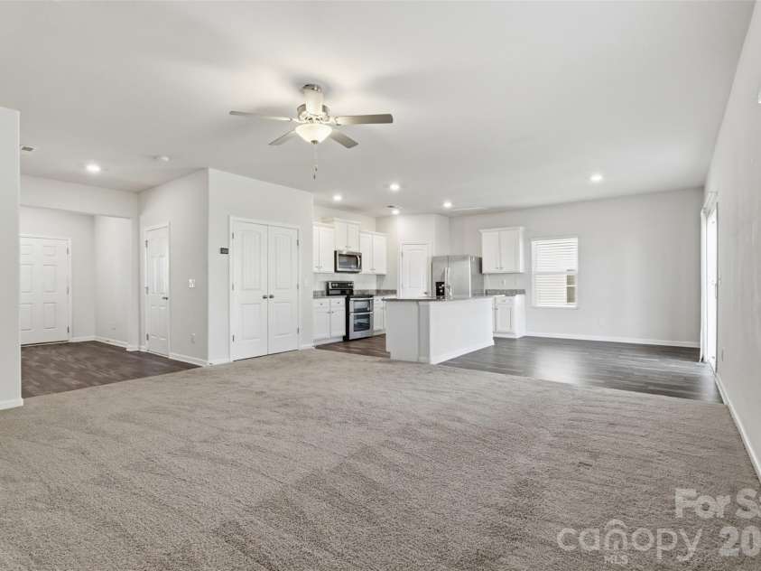 5335 Upton Place, Charlotte, NC 28215.  MLS# CAR4434223, YatesRealty ID 57034. 