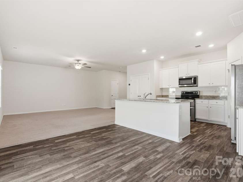 5335 Upton Place, Charlotte, NC 28215.  MLS# CAR4434223, YatesRealty ID 57034. 