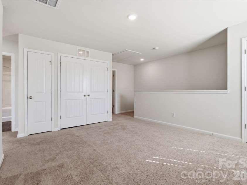 5335 Upton Place, Charlotte, NC 28215.  MLS# CAR4434223, YatesRealty ID 57034. 