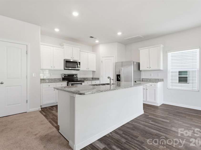 5335 Upton Place, Charlotte, NC 28215.  MLS# CAR4434223, YatesRealty ID 57034. 