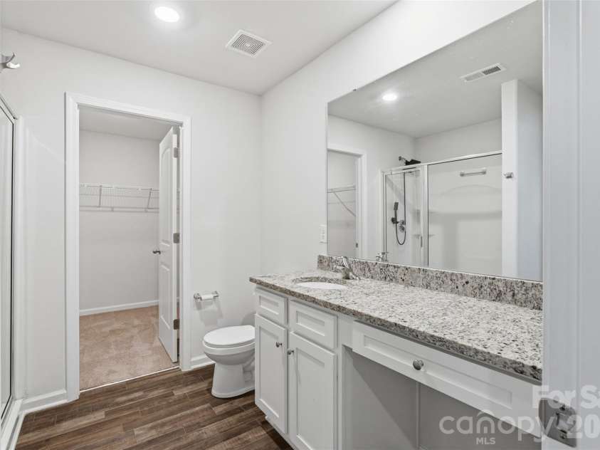 5335 Upton Place, Charlotte, NC 28215.  MLS# CAR4434223, YatesRealty ID 57034. 