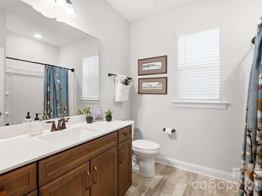 2014 Old Evergreen Parkway, Indian Trail, NC 28079.  MLS# CAR4433757, YatesRealty ID 57036. Second full bathroom