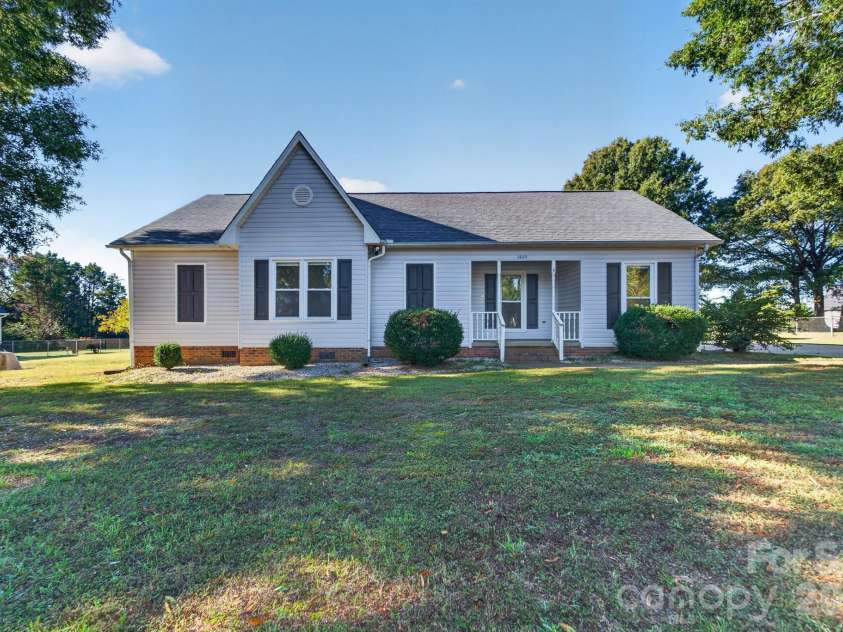 2035 Cardinal Hill Drive, Rock Hill, SC 29732.  MLS# CAR4434799, YatesRealty ID 57037. 