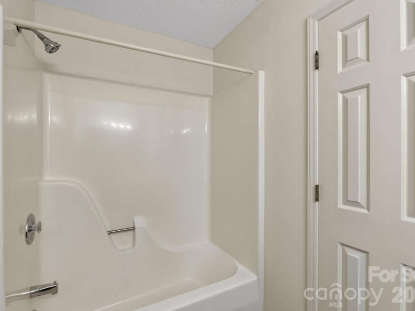 2035 Cardinal Hill Drive, Rock Hill, SC 29732.  MLS# CAR4434799, YatesRealty ID 57037. Bathroom 2