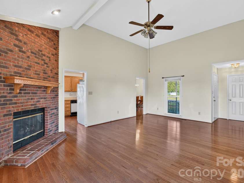 2035 Cardinal Hill Drive, Rock Hill, SC 29732.  MLS# CAR4434799, YatesRealty ID 57037. Vaulted Family Room