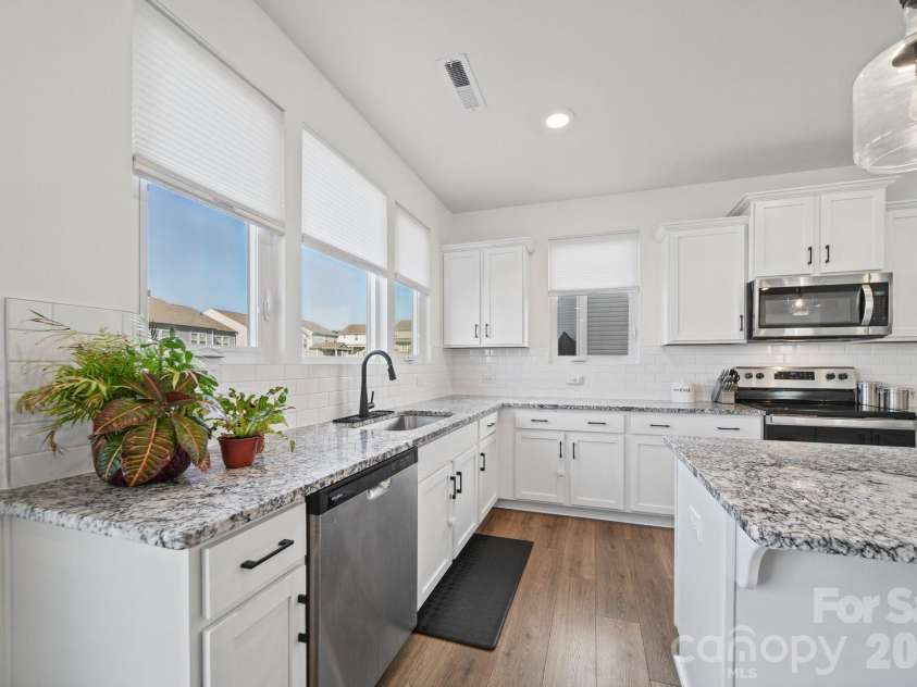 6332 Rocky Wagon Lane, Concord, NC 28025.  MLS# CAR4426776, YatesRealty ID 57039. Kitchen