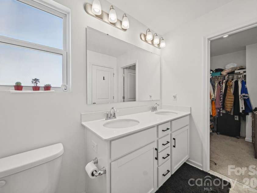 6332 Rocky Wagon Lane, Concord, NC 28025.  MLS# CAR4426776, YatesRealty ID 57039. Primary en-suite Bath