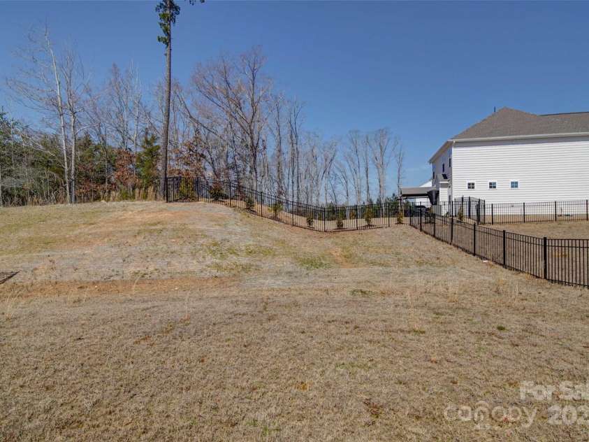 15308 Lake Ridge Road, Charlotte, NC 28278.  MLS# CAR4234379, YatesRealty ID 5704. Backyard