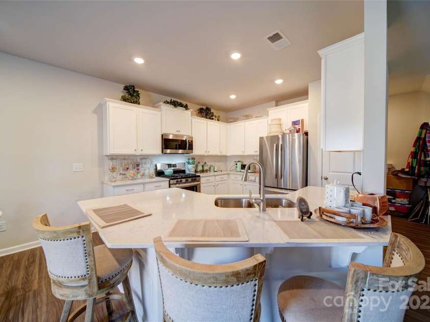 15308 Lake Ridge Road, Charlotte, NC 28278.  MLS# CAR4234379, YatesRealty ID 5704. Dining Area