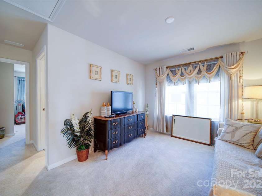 15308 Lake Ridge Road, Charlotte, NC 28278.  MLS# CAR4234379, YatesRealty ID 5704. Upper Bonus Room