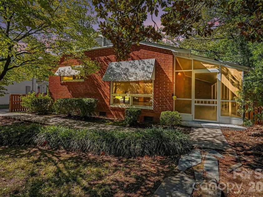 708 Montford Drive, Charlotte, NC 28209.  MLS# CAR4433725, YatesRealty ID 57040. 