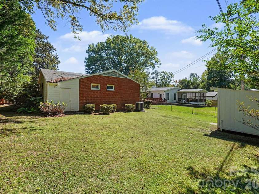 708 Montford Drive, Charlotte, NC 28209.  MLS# CAR4433725, YatesRealty ID 57040. Backyard