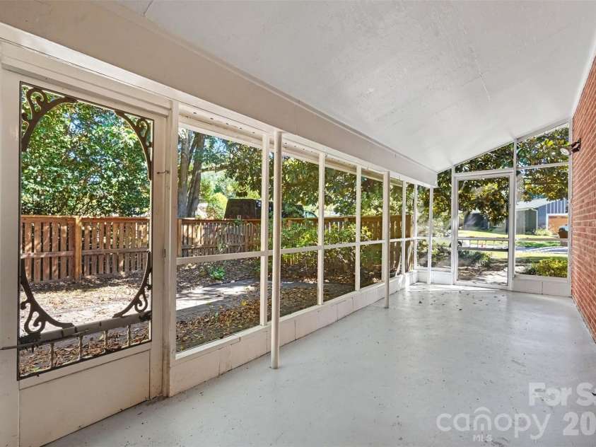 708 Montford Drive, Charlotte, NC 28209.  MLS# CAR4433725, YatesRealty ID 57040. Screened Porch