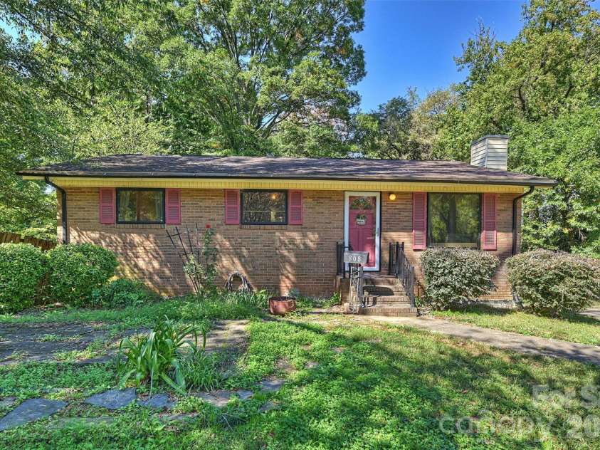 808 Davenport Street, Charlotte, NC 28208.  MLS# CAR4430283, YatesRealty ID 57042. 