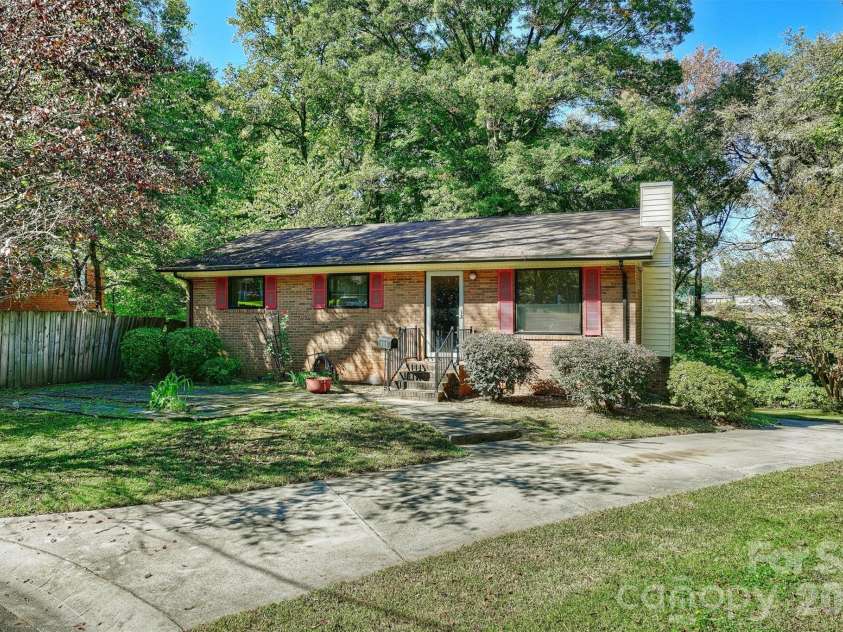 808 Davenport Street, Charlotte, NC 28208.  MLS# CAR4430283, YatesRealty ID 57042. 