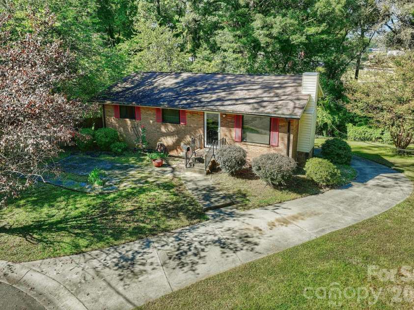 808 Davenport Street, Charlotte, NC 28208.  MLS# CAR4430283, YatesRealty ID 57042. 