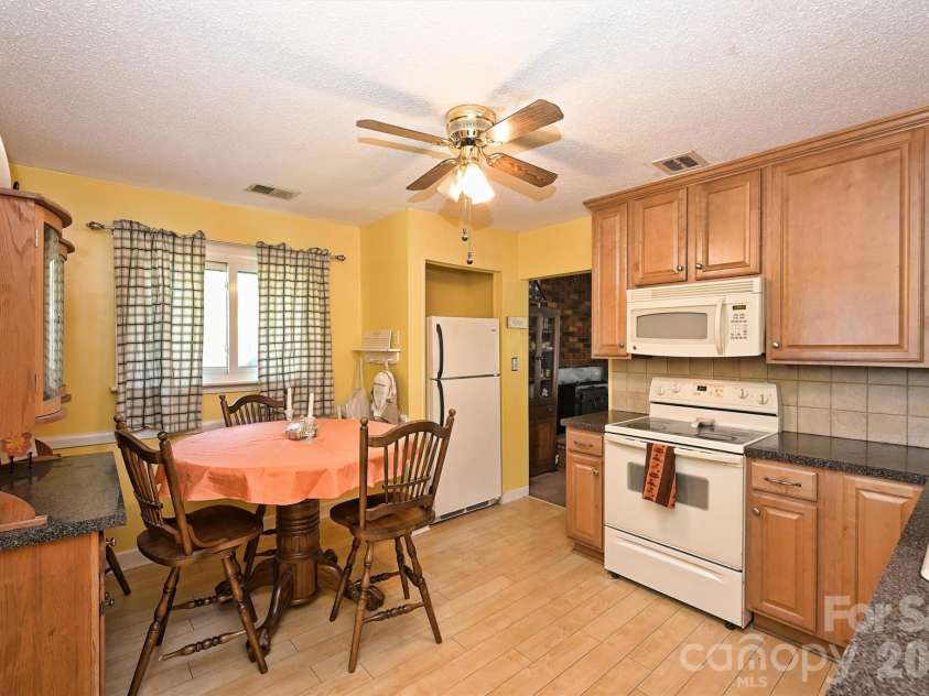808 Davenport Street, Charlotte, NC 28208.  MLS# CAR4430283, YatesRealty ID 57042. 