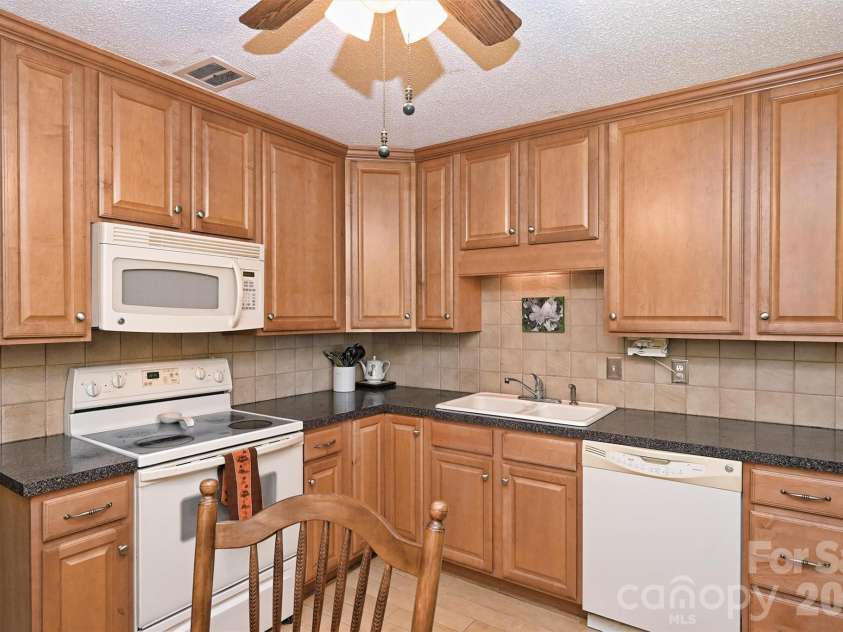 808 Davenport Street, Charlotte, NC 28208.  MLS# CAR4430283, YatesRealty ID 57042. 
