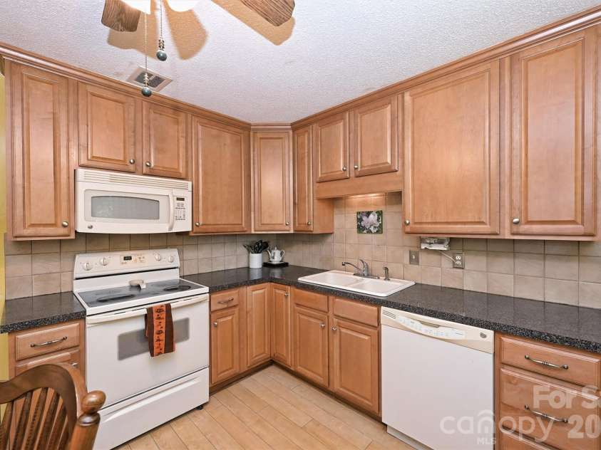 808 Davenport Street, Charlotte, NC 28208.  MLS# CAR4430283, YatesRealty ID 57042. 