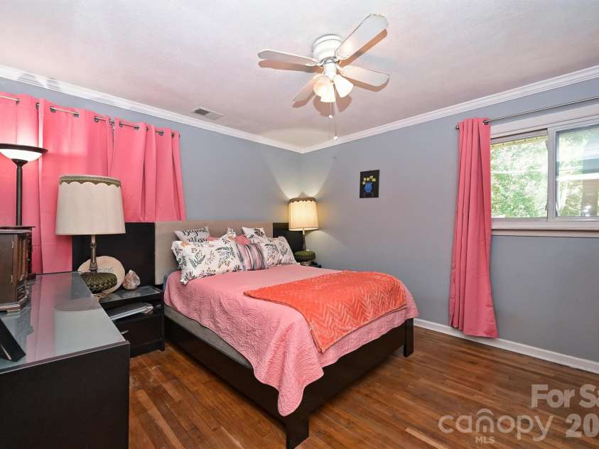 808 Davenport Street, Charlotte, NC 28208.  MLS# CAR4430283, YatesRealty ID 57042. 
