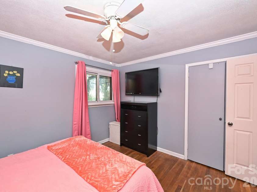 808 Davenport Street, Charlotte, NC 28208.  MLS# CAR4430283, YatesRealty ID 57042. 