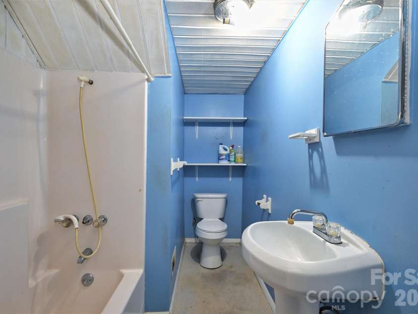 808 Davenport Street, Charlotte, NC 28208.  MLS# CAR4430283, YatesRealty ID 57042. 