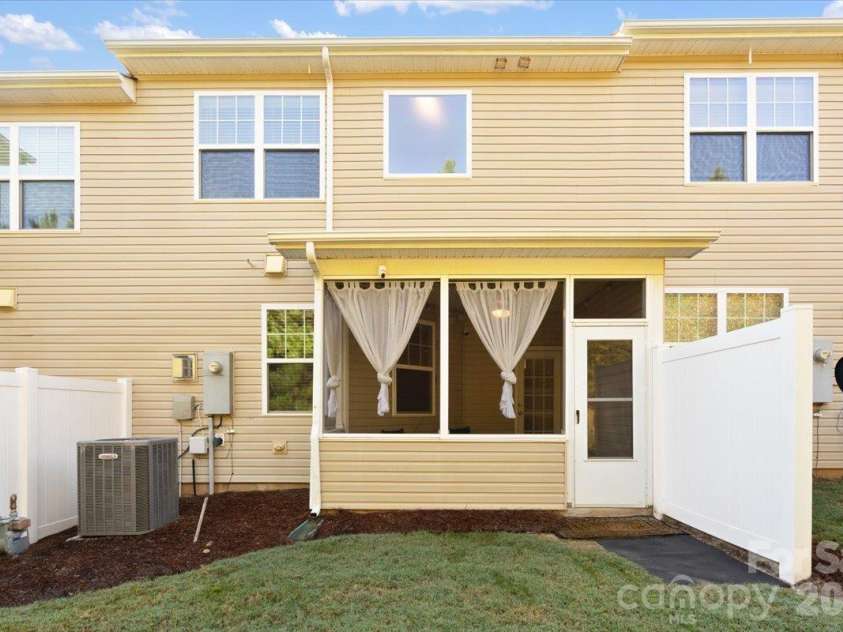 3246 Yarmouth Lane, Gastonia, NC 28056.  MLS# CAR4435301, YatesRealty ID 57044. 