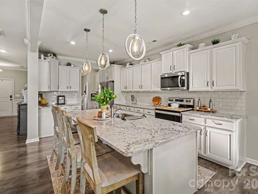 122 Divot Lane, Statesville, NC 28677.  MLS# CAR4432412, YatesRealty ID 57046. 