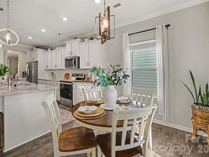 122 Divot Lane, Statesville, NC 28677.  MLS# CAR4432412, YatesRealty ID 57046. 