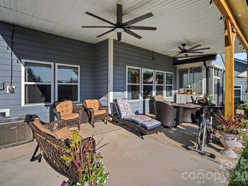 122 Divot Lane, Statesville, NC 28677.  MLS# CAR4432412, YatesRealty ID 57046. 
