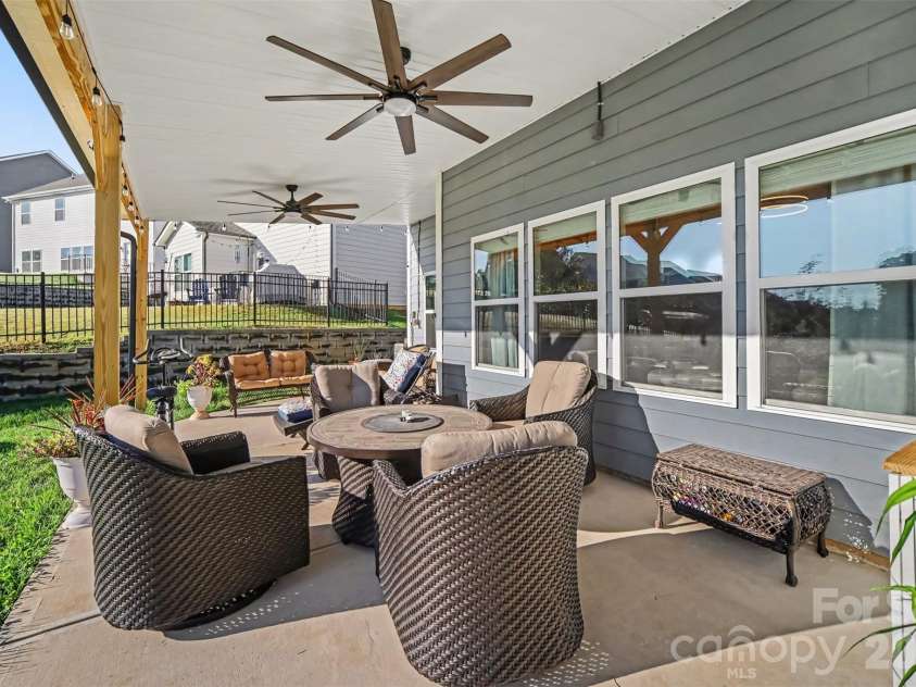 122 Divot Lane, Statesville, NC 28677.  MLS# CAR4432412, YatesRealty ID 57046. 