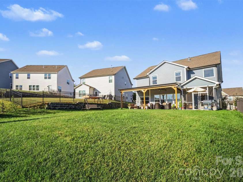 122 Divot Lane, Statesville, NC 28677.  MLS# CAR4432412, YatesRealty ID 57046. 