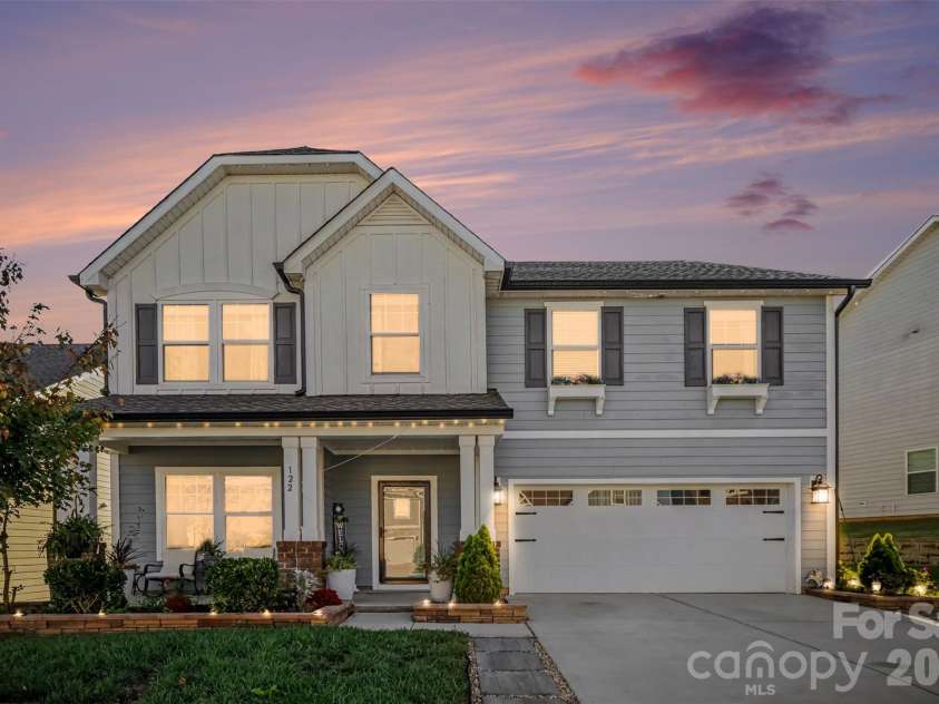 122 Divot Lane, Statesville, NC 28677.  MLS# CAR4432412, YatesRealty ID 57046. 