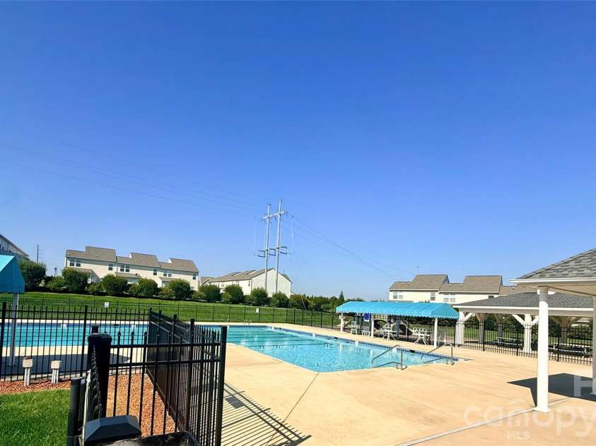 122 Divot Lane, Statesville, NC 28677.  MLS# CAR4432412, YatesRealty ID 57046. 